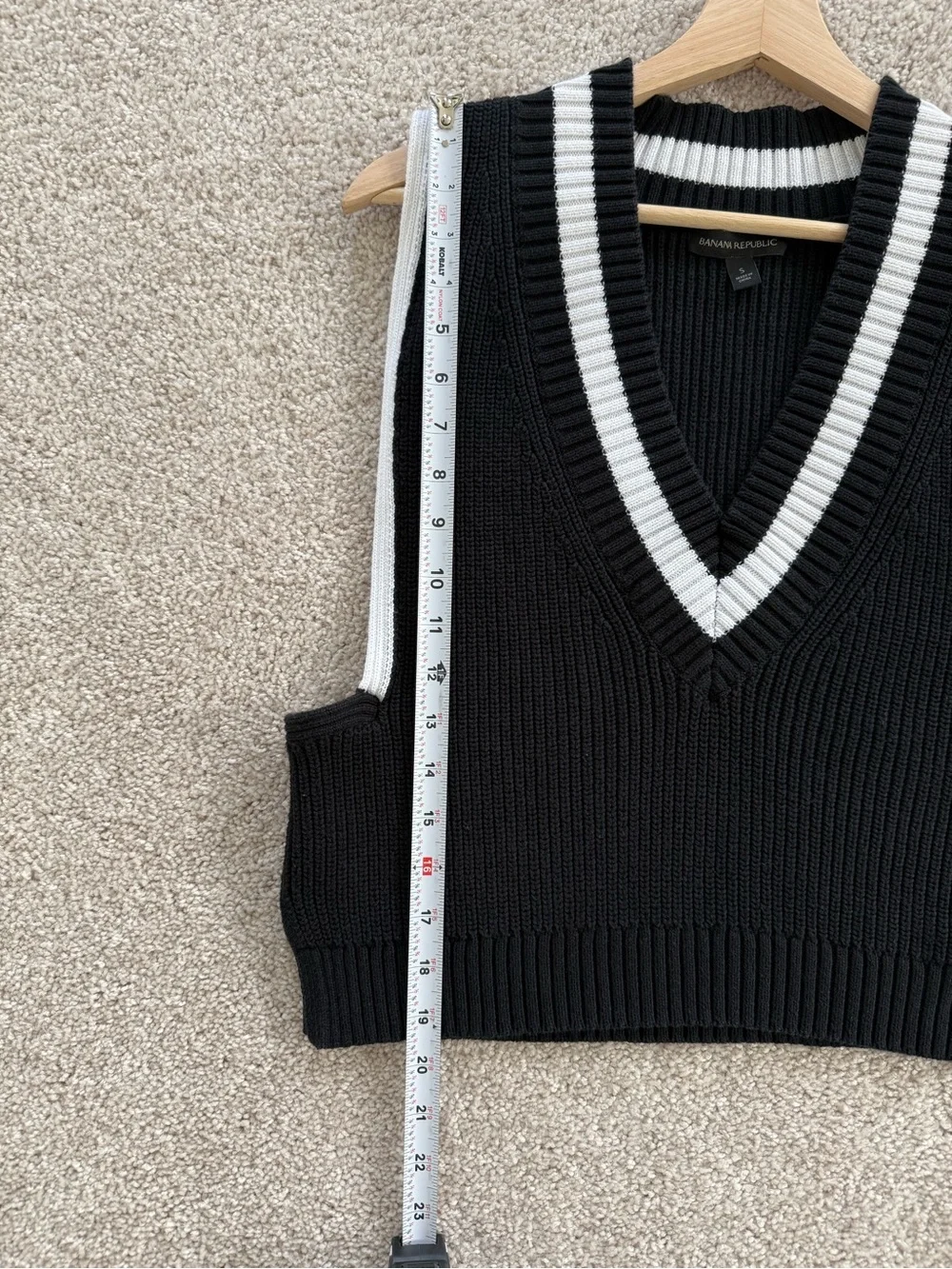 Banana Republic Black & White V-Neck Sweater Vest - Ribbed Knit - Picture 5 of 8